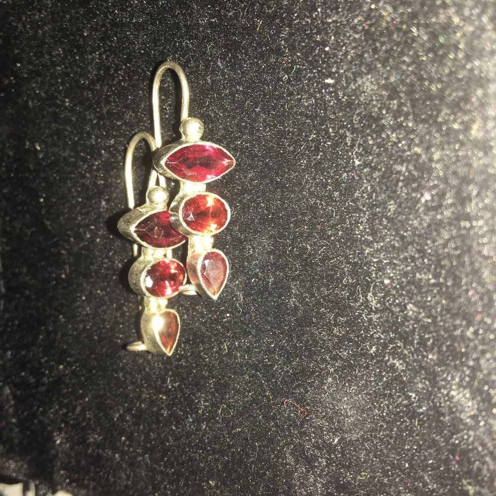 Beautiful 925 Earrings, three tier garnet stones